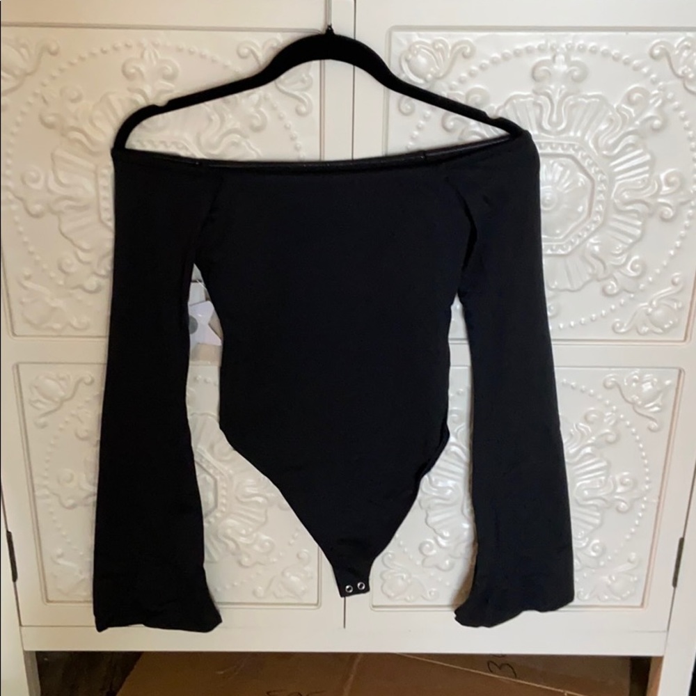 Good American off the shoulder bodysuit M -NWT